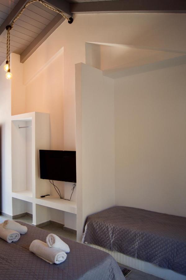 Throisma Studios With Private Pool & Parking Asos Luaran gambar